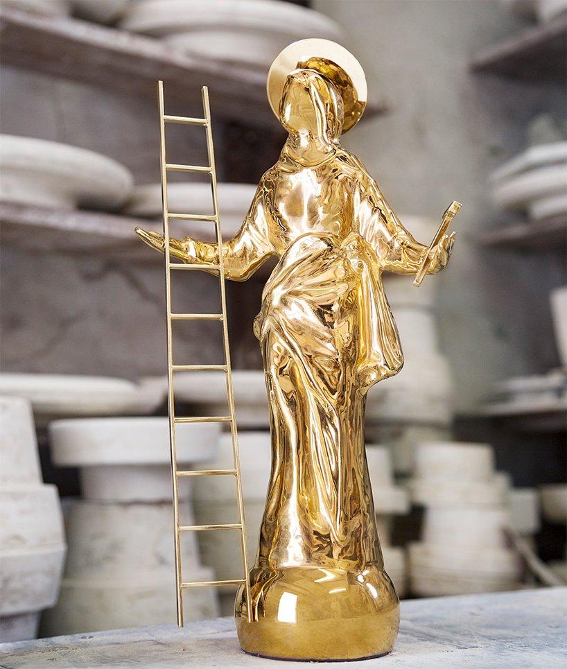 Madonnina dourada dos vencedores, com design de Antonio Aricò 