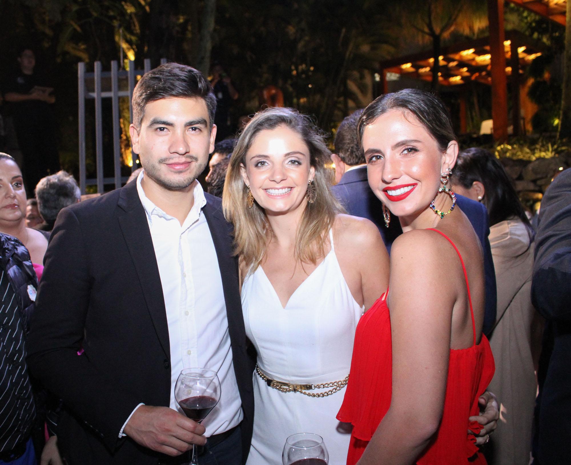 Alejandro Rios, Pia Hossen, Ariela Hossen