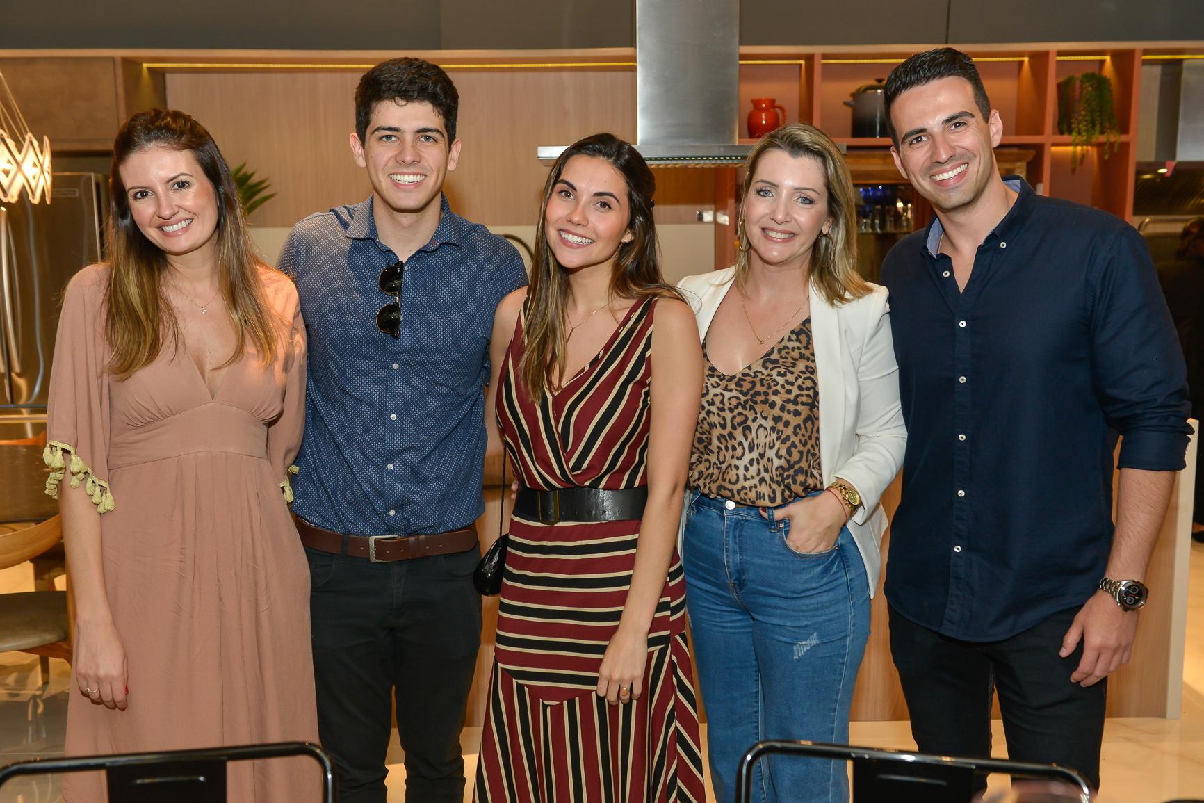 Arquitetos do elenco Gabriela Herde, Lucas Vitorino, Chara Kokowise, designer de interiores Jeane Silva e Fabio Vitorino.