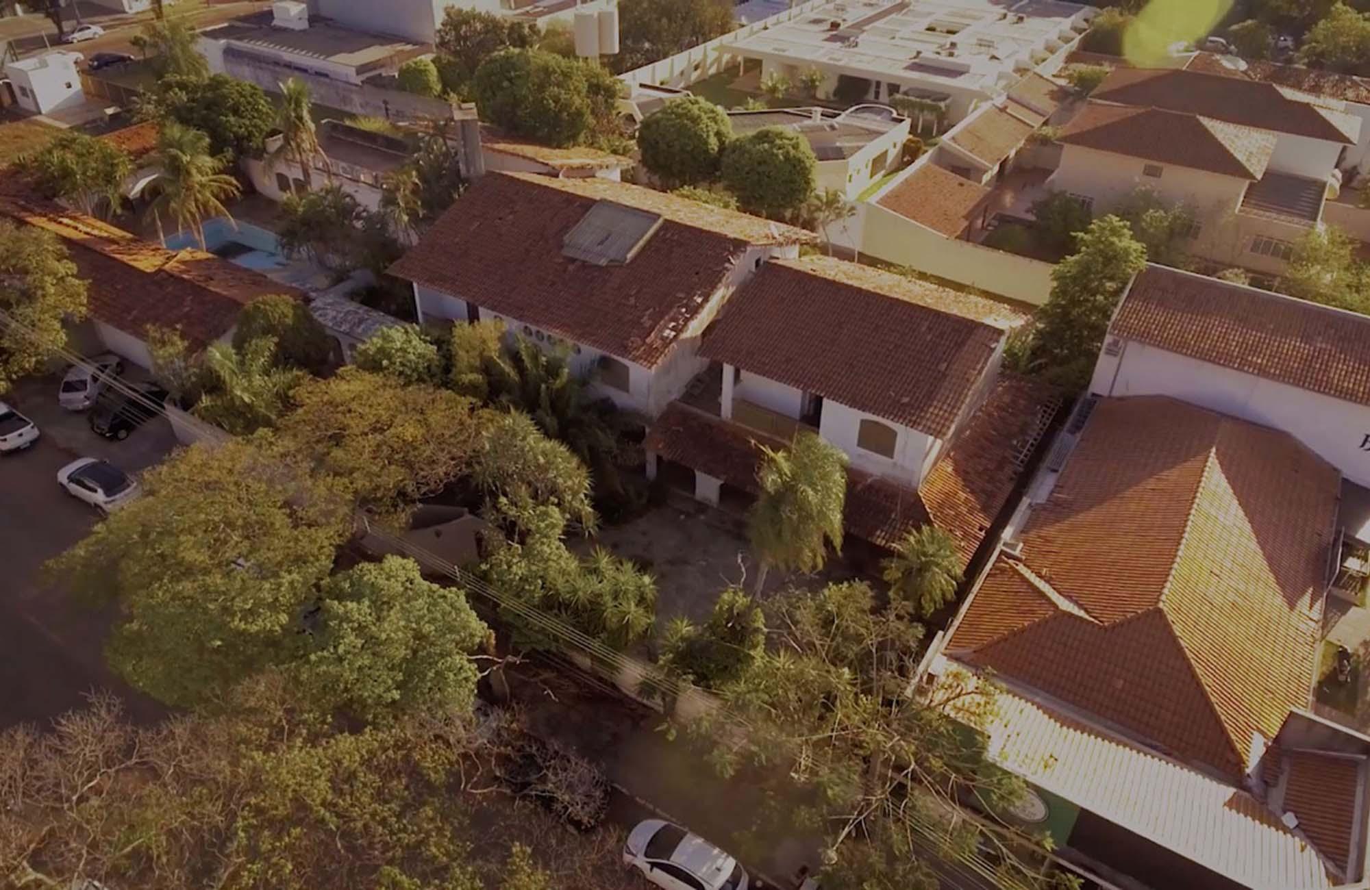 O casarão escolhido para abrigar a 6ª edição do evento é da década de 1970 e foi projetado pelo arquiteto campo-grandense, Avedis Balabanian.