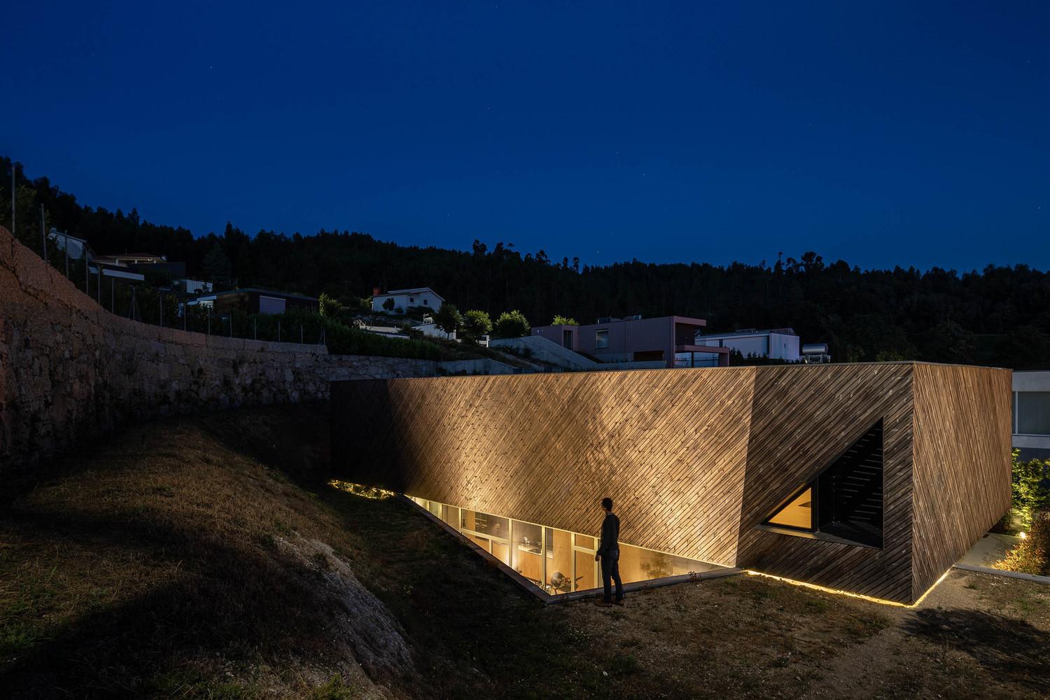 Casa A em Guimarães do atelier de arquitetura REM'A arquitectos