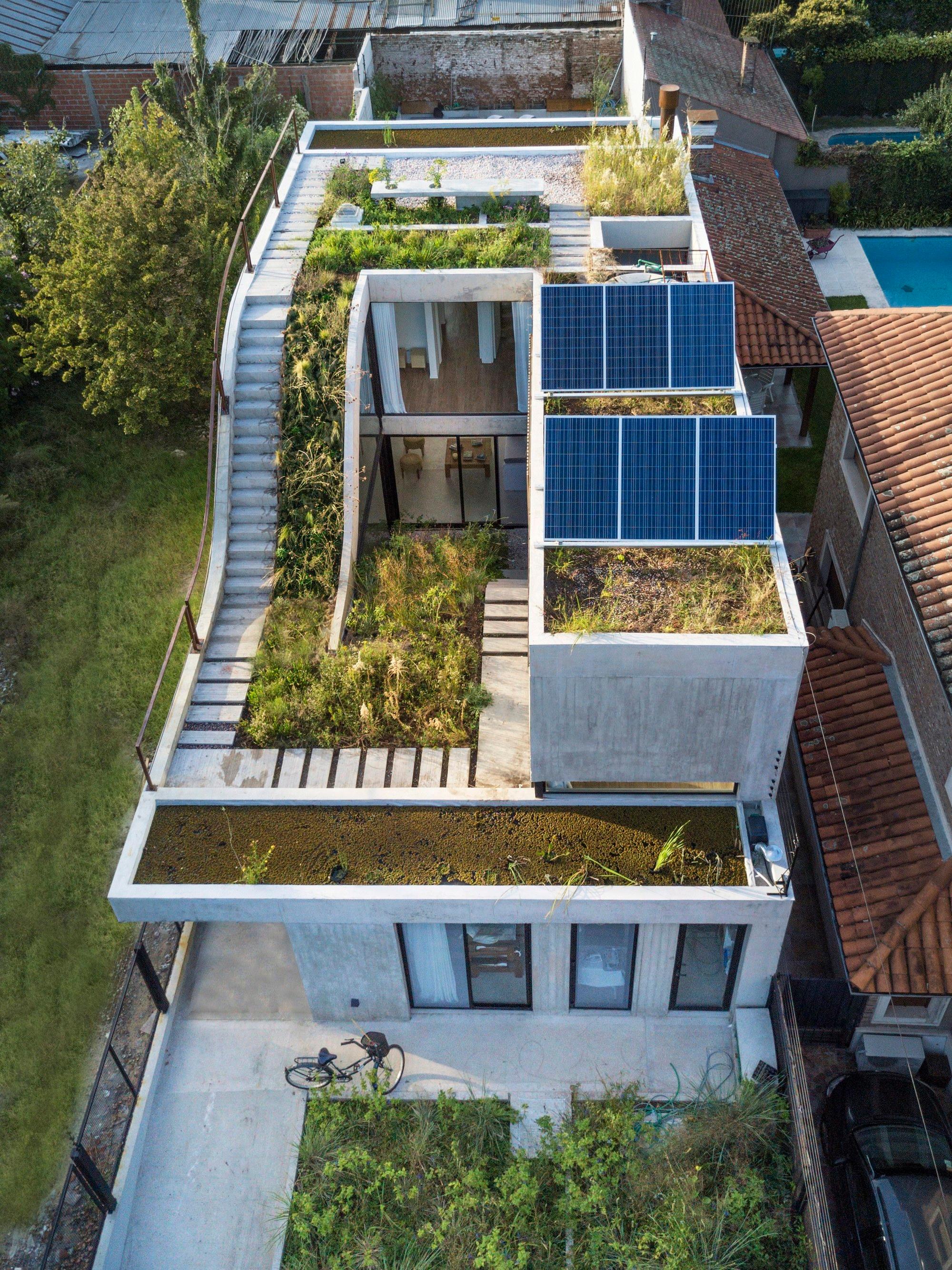 Casa sustentável possui jardins em todos os andares