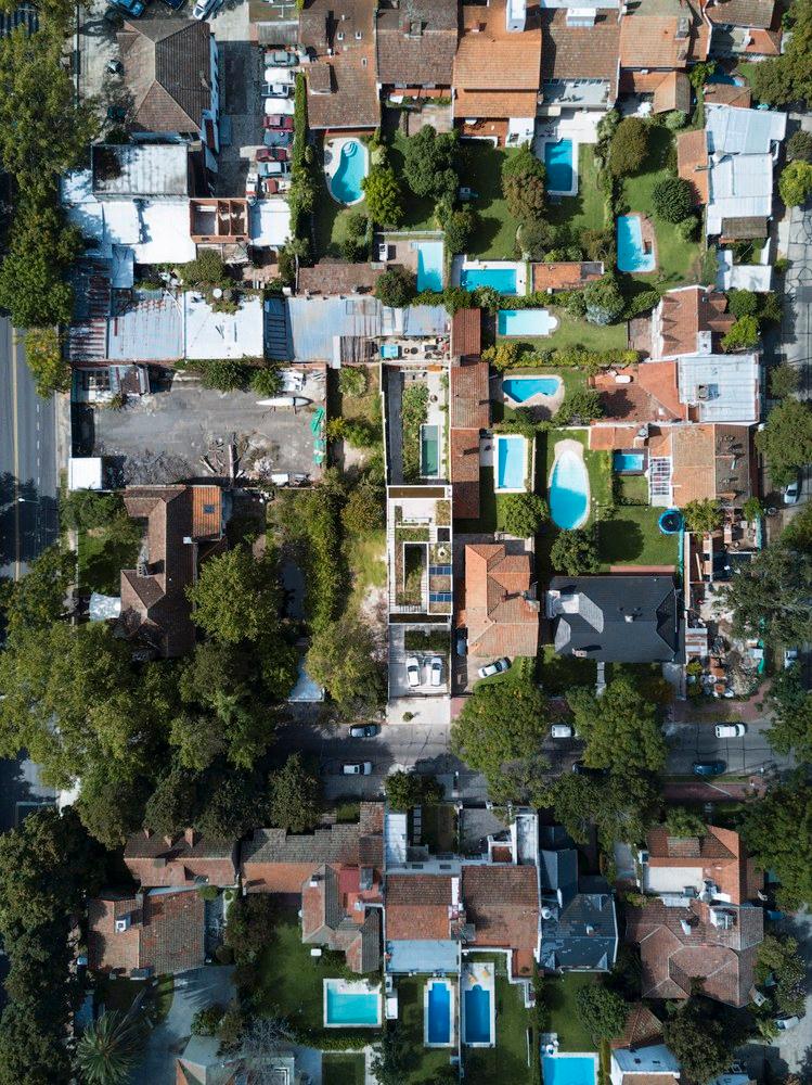 Casa sustentável possui jardins em todos os andares