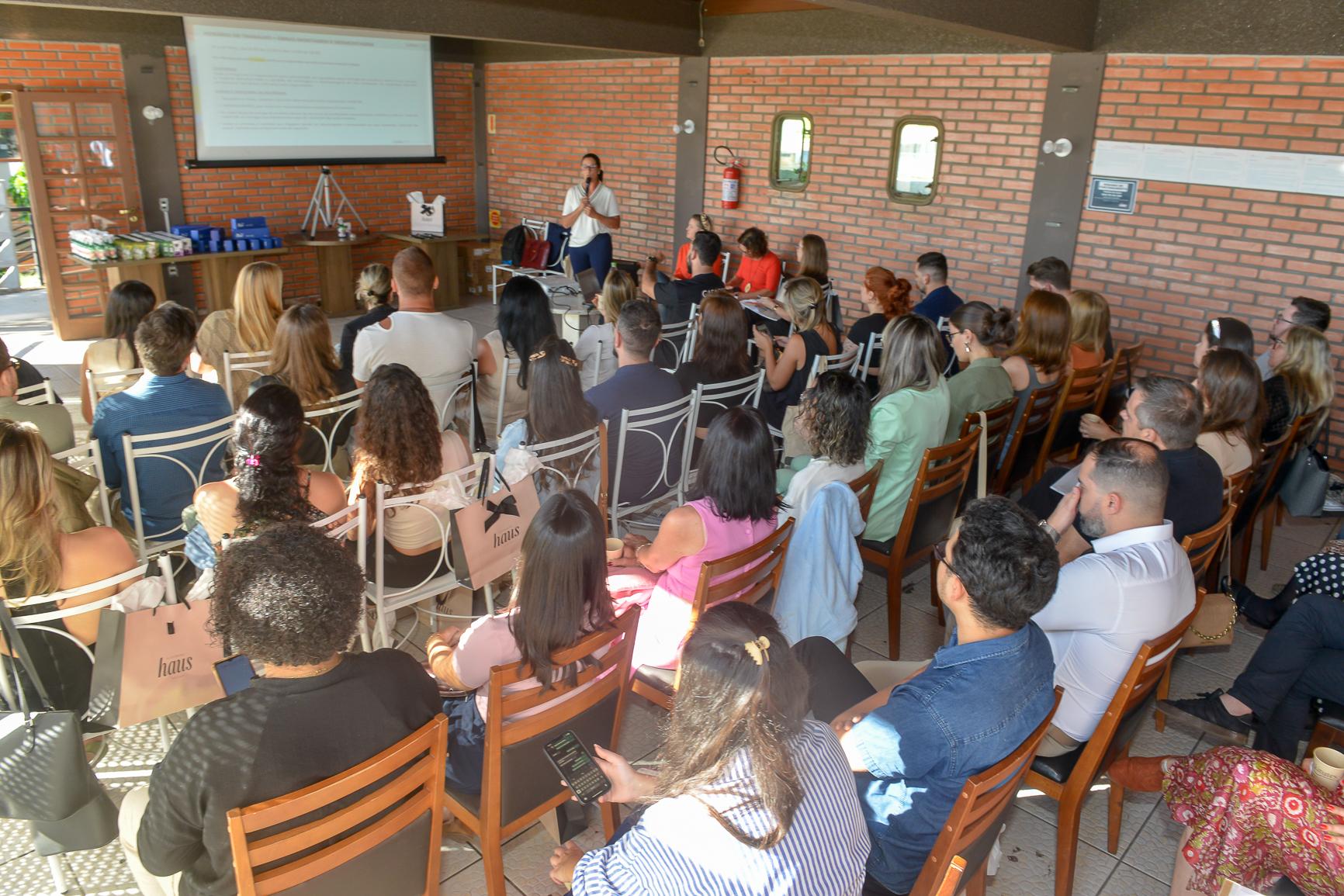 A reunião operacional realizada na última quinta-feira (13) reuniu o elenco na sede da mostra catarinense em Florianópolis. O local onde será erguido o novo empreendimento D/Season, às margens do bairro João Paulo, marca um dos principais lançamentos residenciais da Dimas Construções em 2024