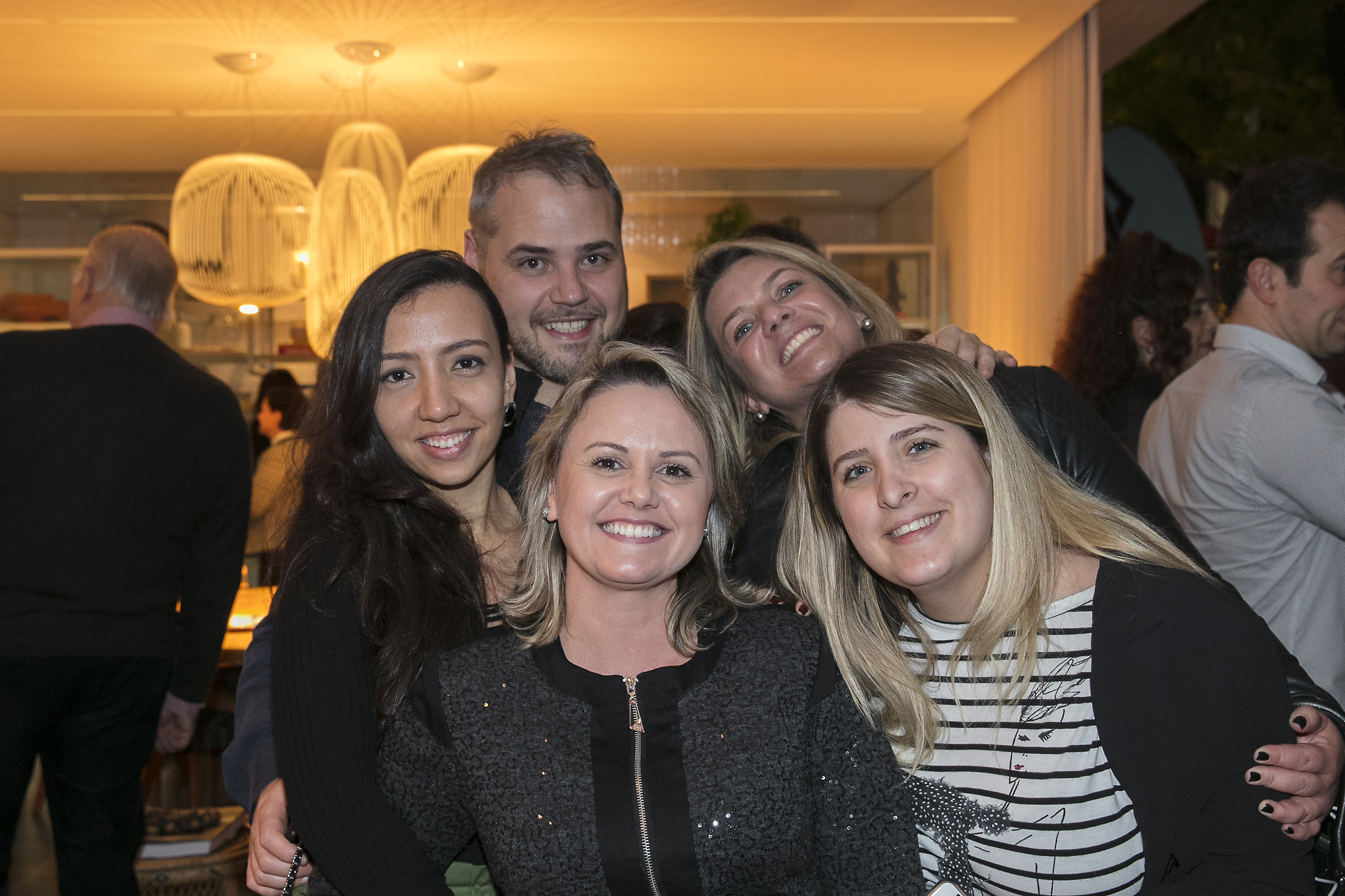 Nathália Candelaria, Alex Colontonio, Giselle Matos, GabrielaPereira e Jéssica Adan