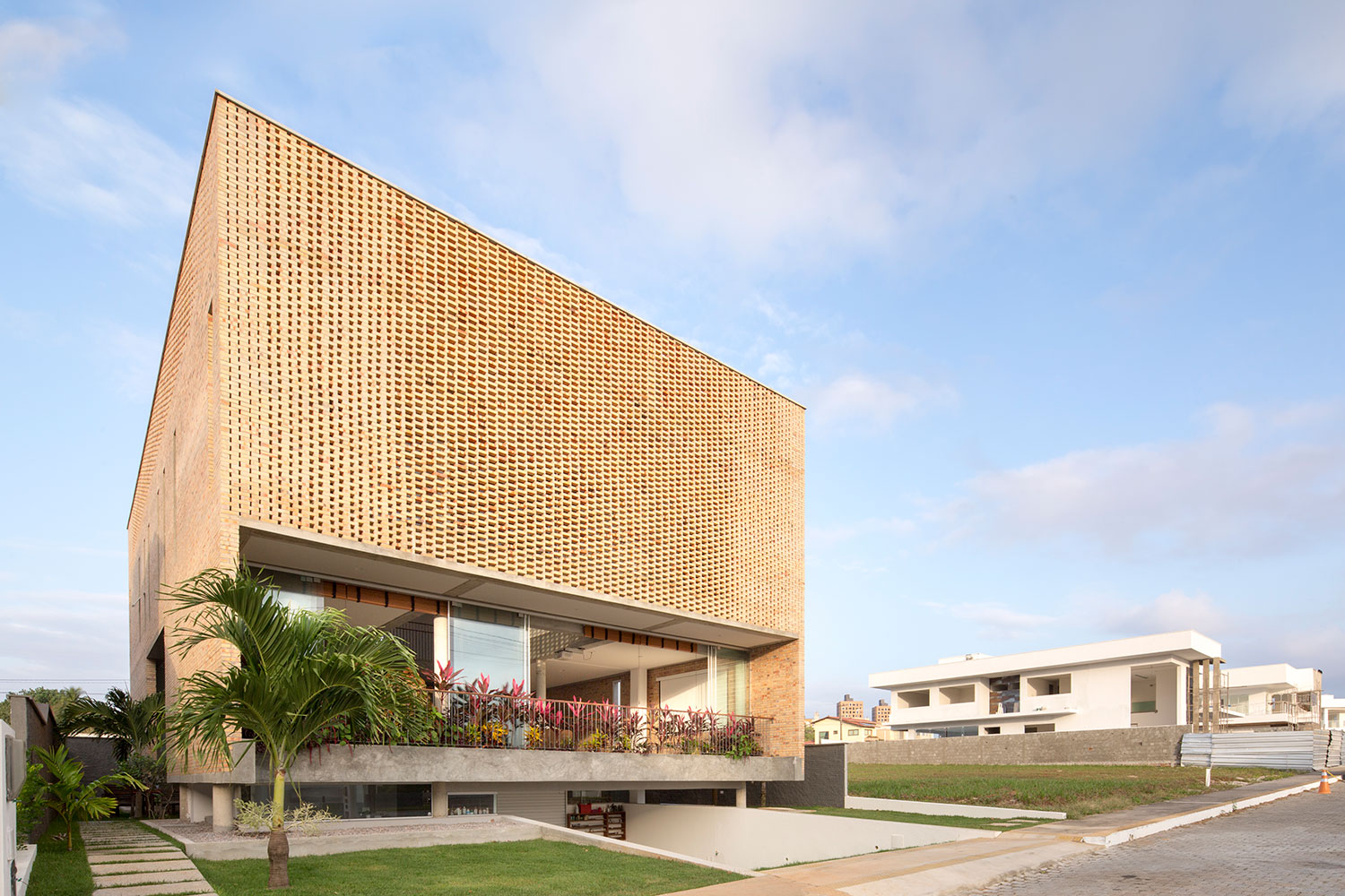 CATEGORIA PROFISSIONAL - <strong>Edificação Residencial</strong>. RESIDENCIA KS. Escritório: Arquitetos Associados. Autor Responsável: Alexandre Brasil Garcia. Equipe: Paula Zasnicoff Duarte Cardoso da Silva. Cidade: Belo Horizonte/MG.