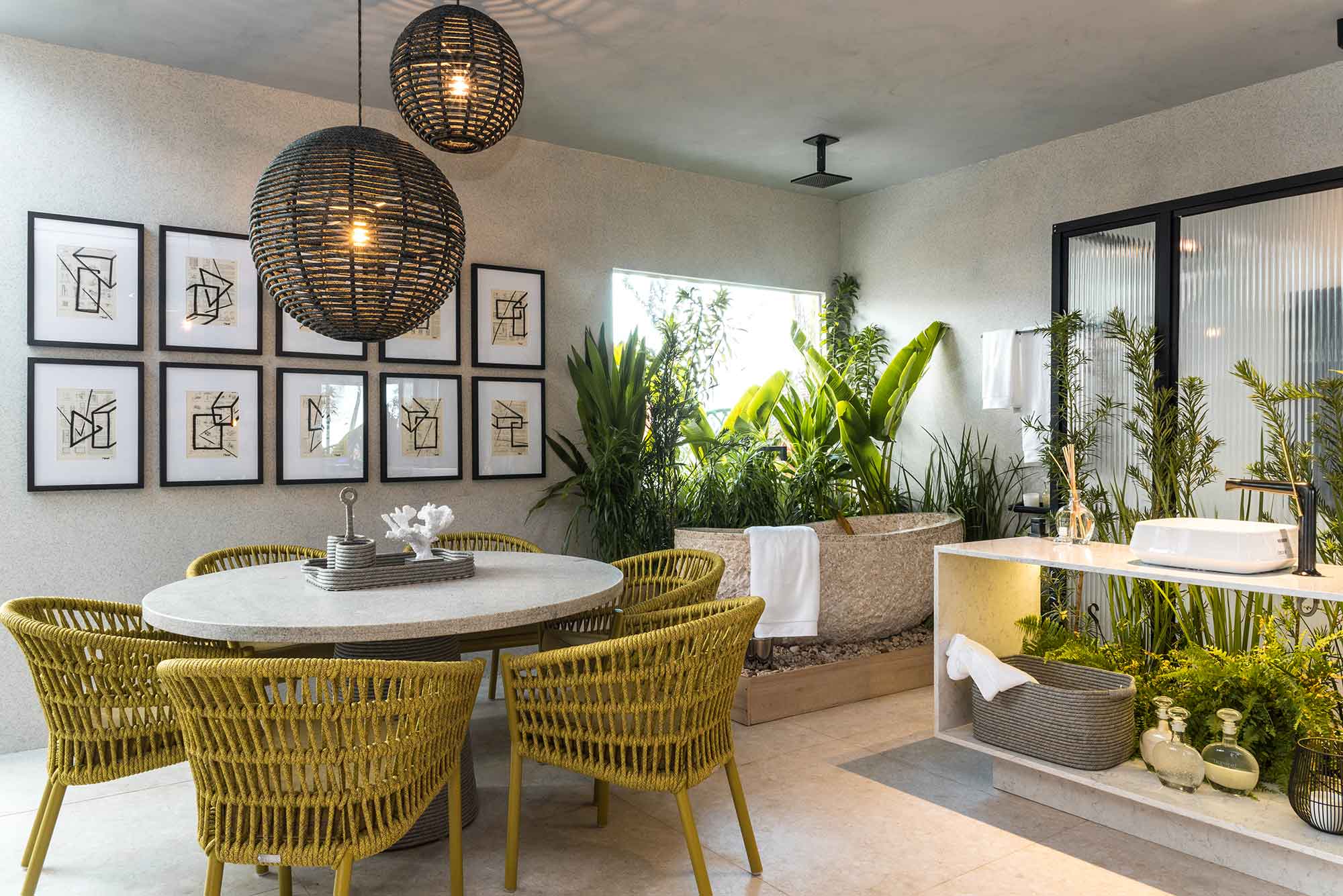 Projeto de Cecília Sales e Flávia Furtado, sócias diretoras do escritório Trenna Arquitetura, o Loft da Influencer traz a coloração das folhas para o interior com um urban jungle, que valoriza a composição além de conferi-la uma atmosfera natural.