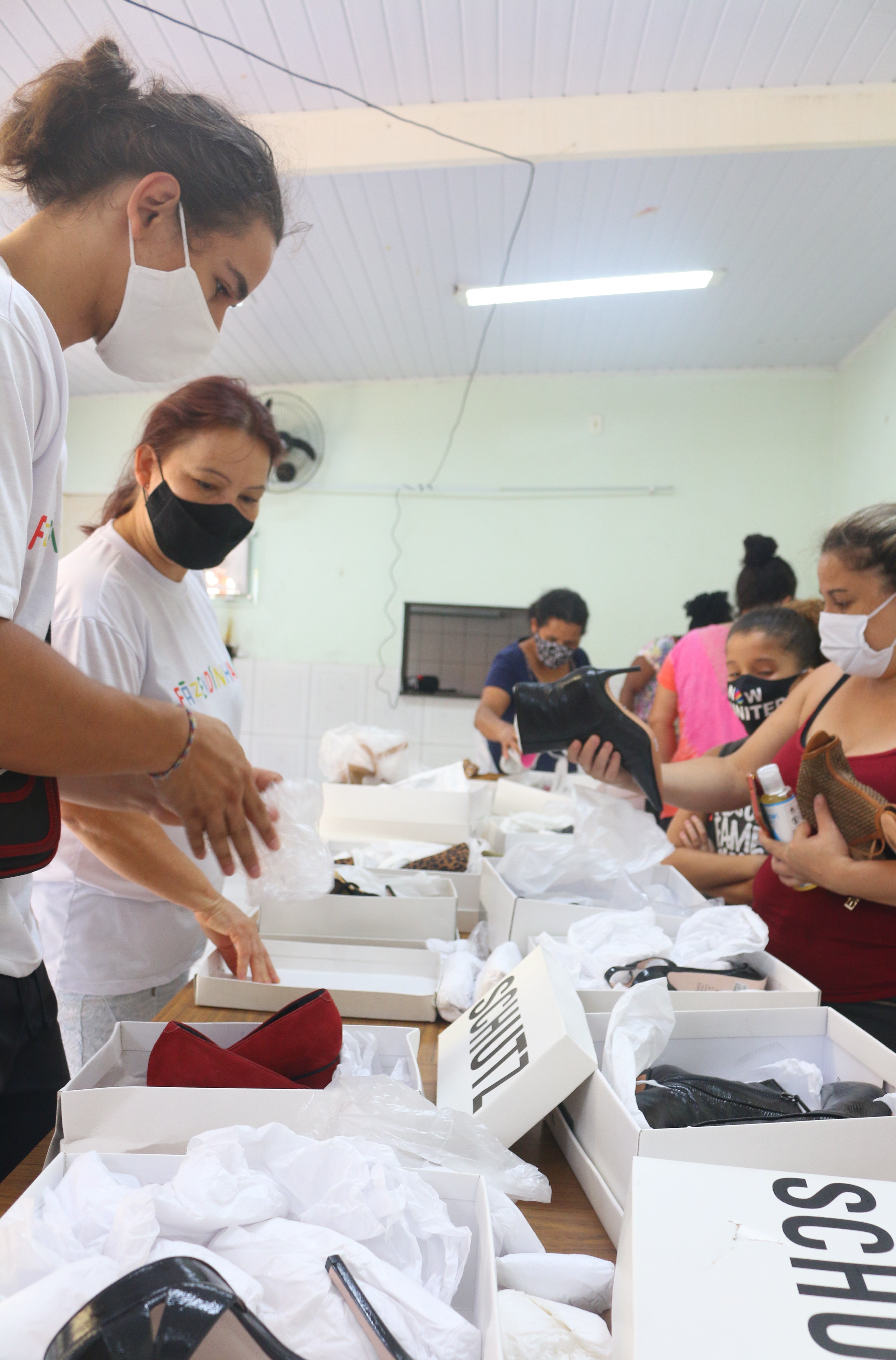 Bazar da Schutz promovido pelo Movimento Fazendinhando