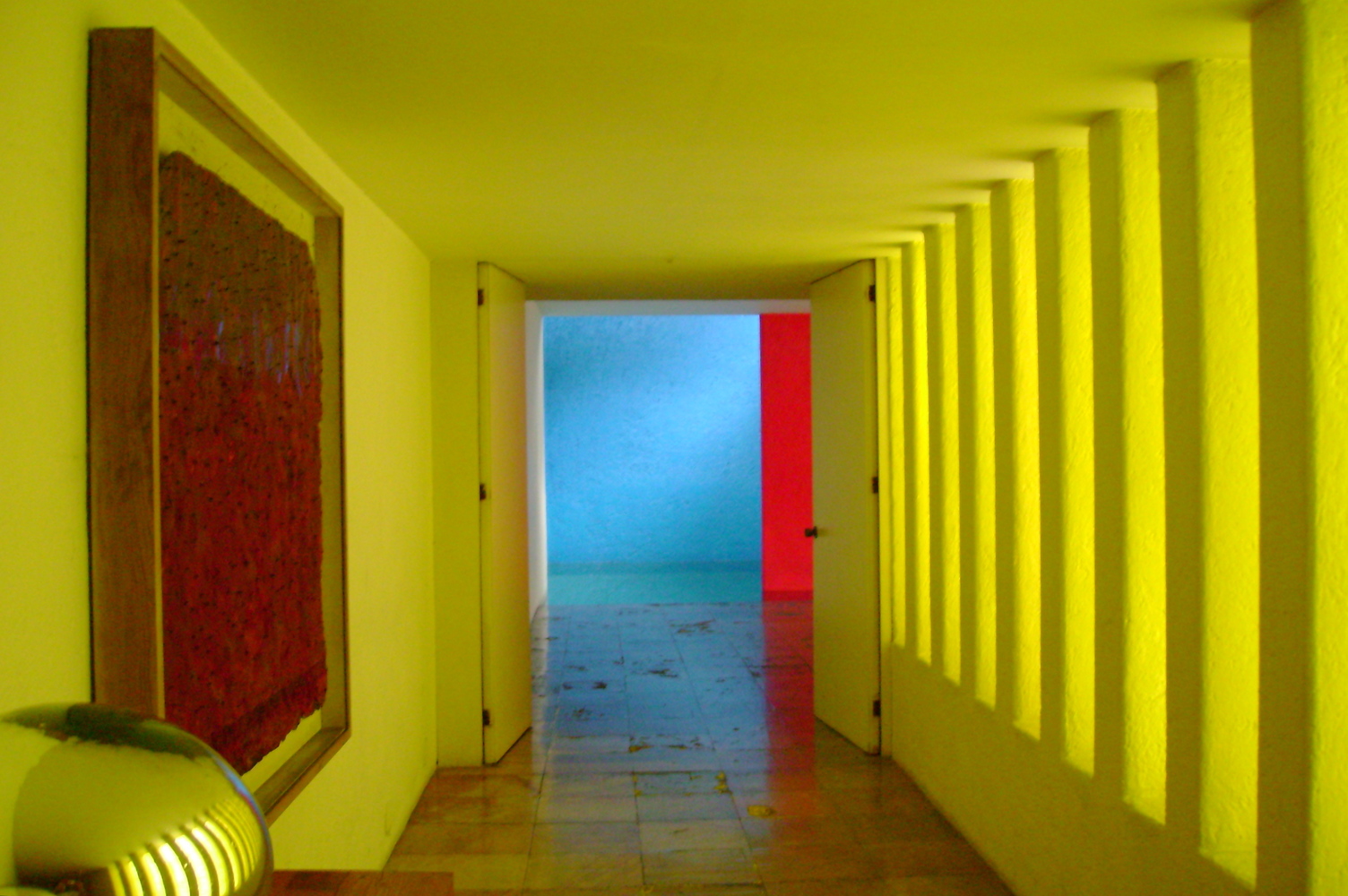 Interior da Casa Gilardi de Luis Barragán