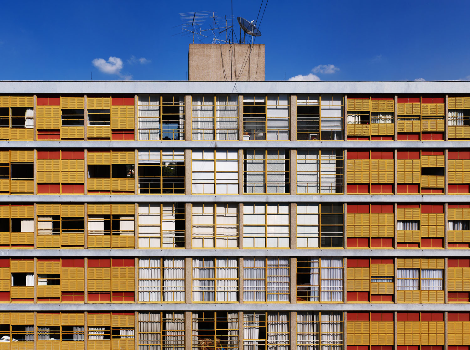 Edifício Louveira por Vilanova Artigas