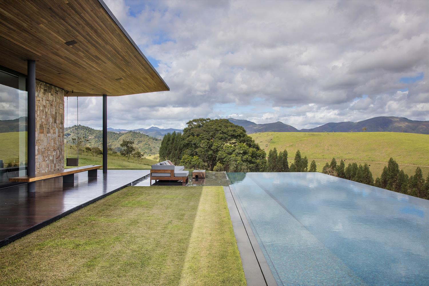 Casa de Fazenda no Rio de Janeiro foi assinada por Intown Arquitetura