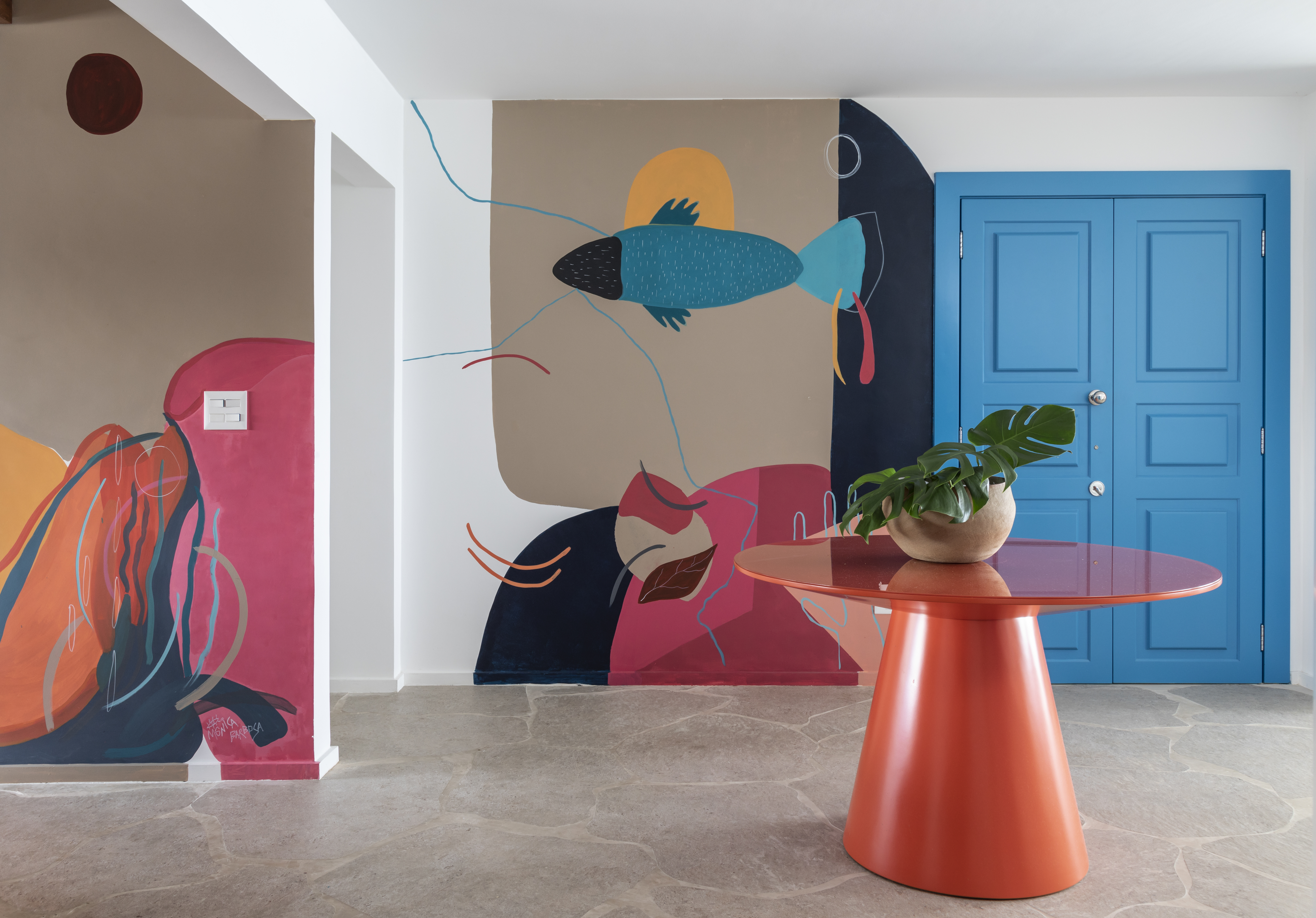 Apartamento na praia por Studio Juliana Camargo com soluções em marcenaria e cores