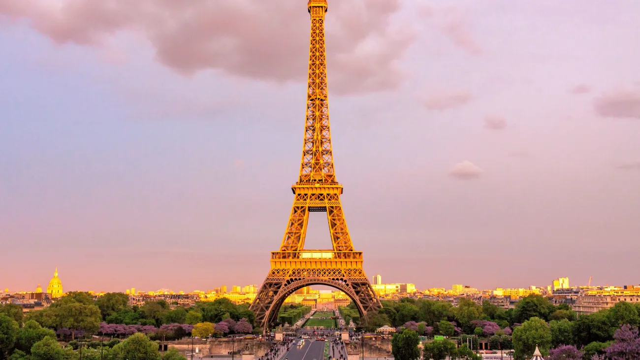 3º) Torre Eiffel - França