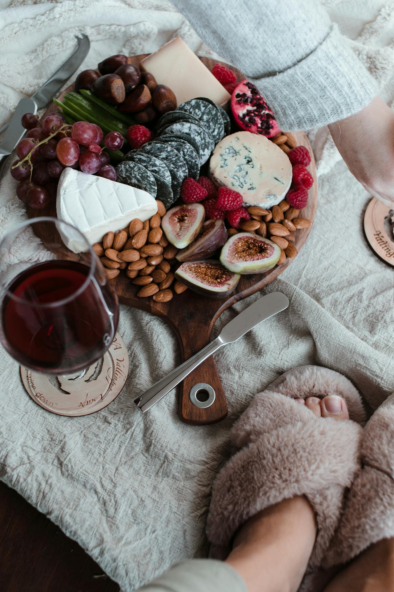 Uma noite de queijos e vinhos é uma ótima pedida para o outono!