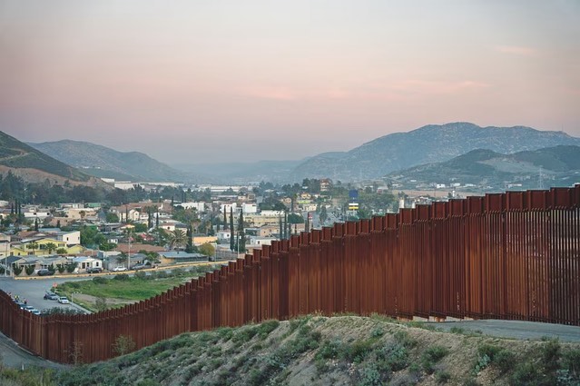 Fronteira San Diego-Tijuana, que marca a divisão entre México e Estados Unidos