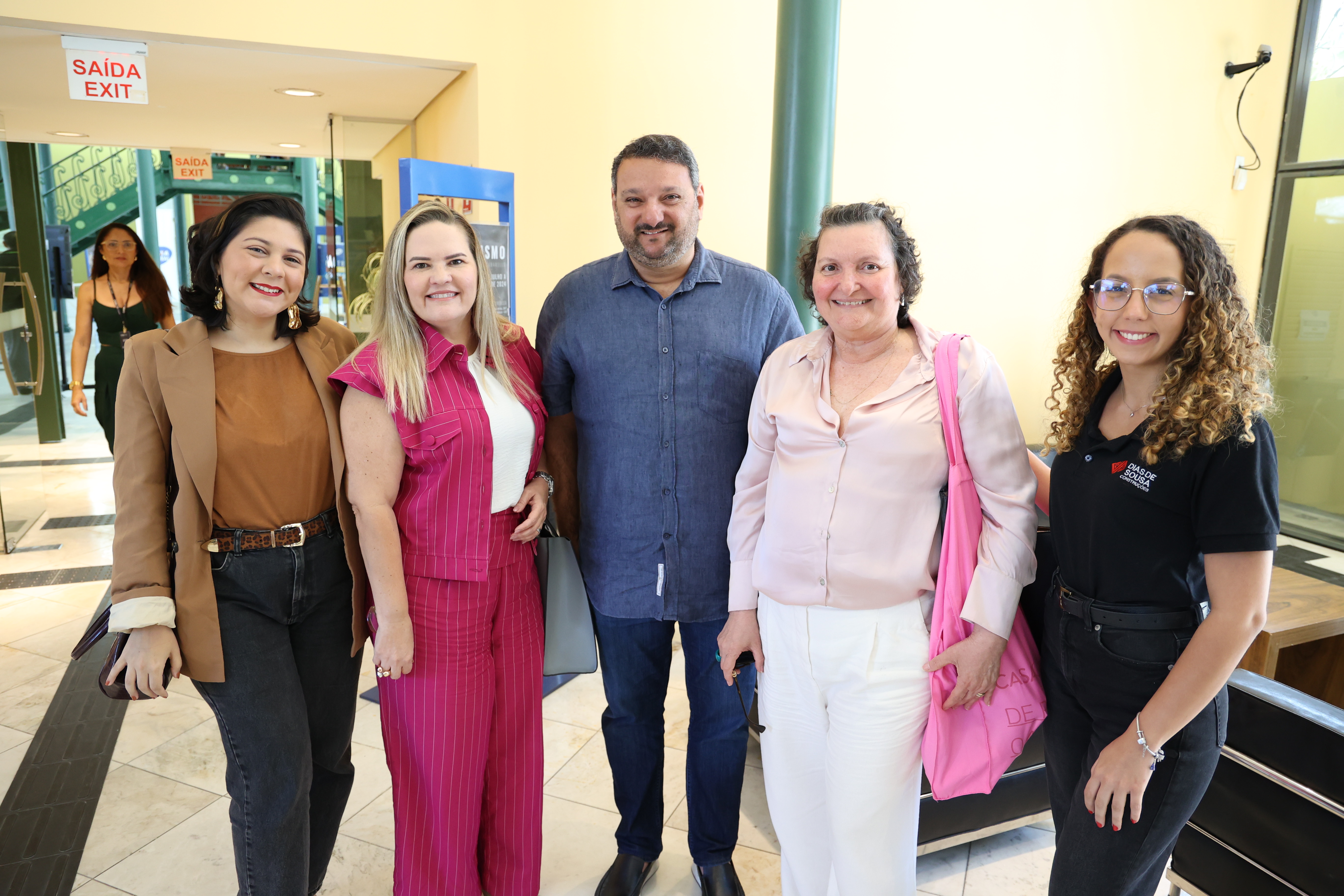 Caroline Cavalcante, Daniela Prado, Patriolino Dias, Erminia Lopes e Raquel Bessa.