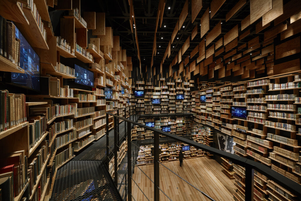 Museu de Cultura Kadokawa, por Kengo Kuma & Associates + Kajima Design.