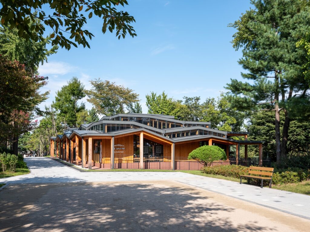 Biblioteca Pública de Odong, por Unsangdong Architects.