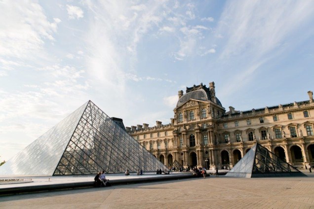 4º) Museu do Louvre - França