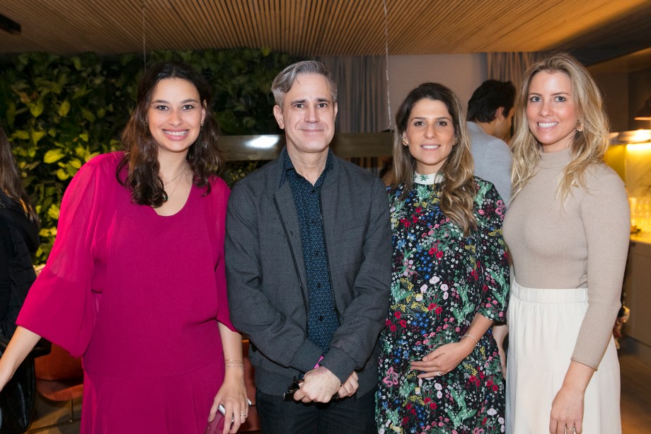 Marina Torre Lobo, Eduardo Simões, Adriana Helú e Carolina Oliveira