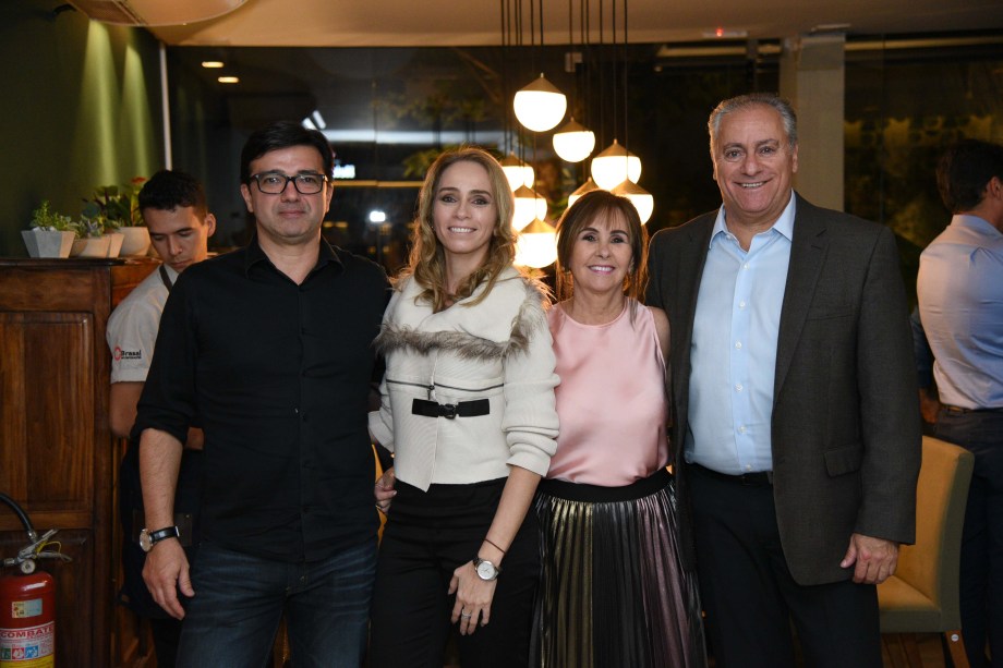 Sanderson Porto, Ana Paula Castro, Meire Santos com Renato Rocha CEO da Hunter Douglas América Latina