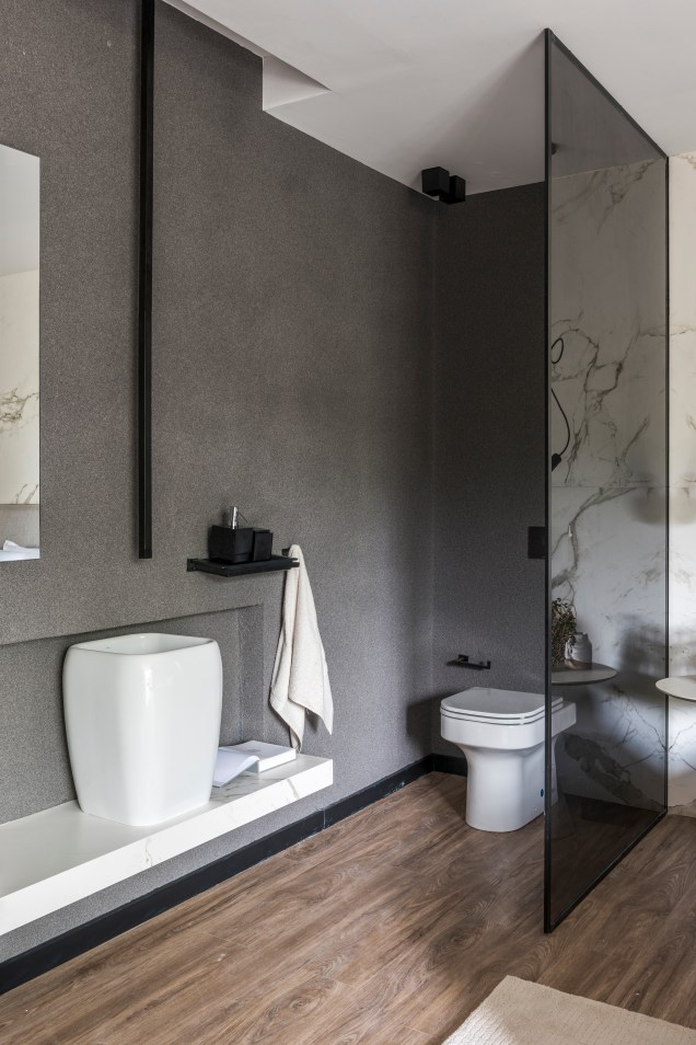Criado por Fabio Bouillet e Rodrigo Jorge, o banheiro do Flat, vai direto ao ponto e traz apenas elementos necessários ao uso, mas sem perder elegância e imponência.