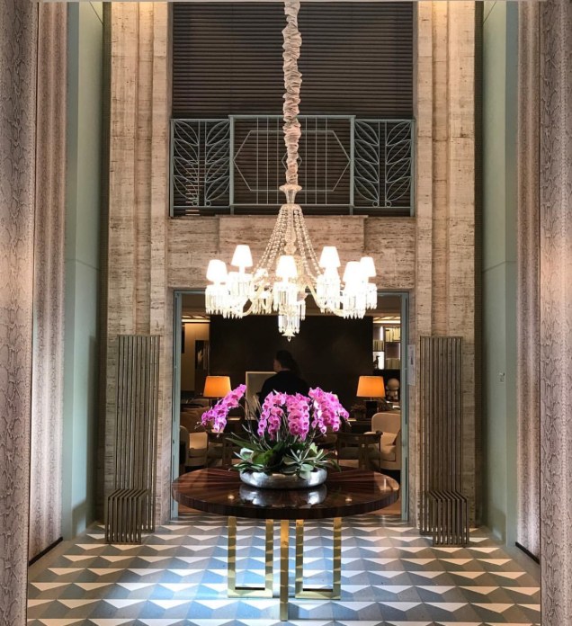 No Lounge dos Lofts, de Maurício Karam, foram usadas persianas em composição com a arquitetura original do Jockey. Os modelos usados foram o Frosted Manual, que podem ser adquiridos na mostra a partir de R$1.593,30.