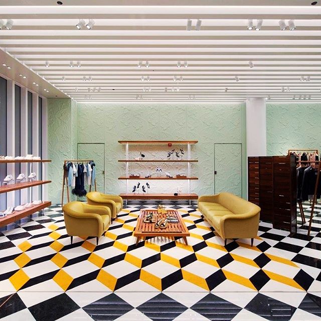 Design brasileiro inspira décor da nova loja da Prada em Miami