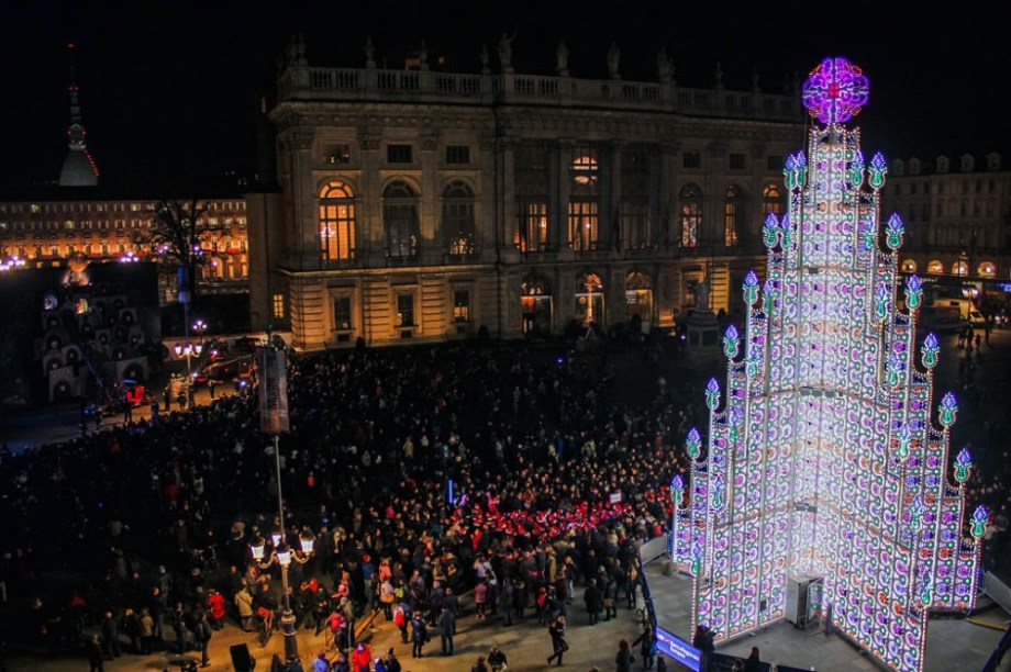 Árvore de Natal de 2015 em Turin, na Itália. Essa árvore estava na <span>Piazza Castello.</span>