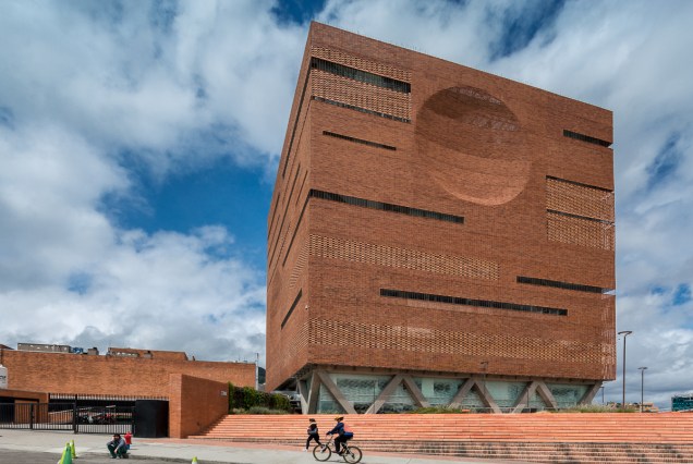 Arquitetura Hospitalar: Santa Fe de Bogotá Foundation / El Equipo de Mazzanti