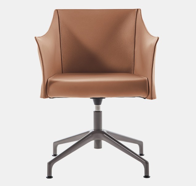 O-Cap, de Jasper Morrisson para a Cappellini - A cadeira é uma "evolução tecnológica" da "Cap-Chair", lançada em 2013.Incorporada com fibra couro italiano ou couro pigmentado, a cadeira conta com cortes crus nas bordas.