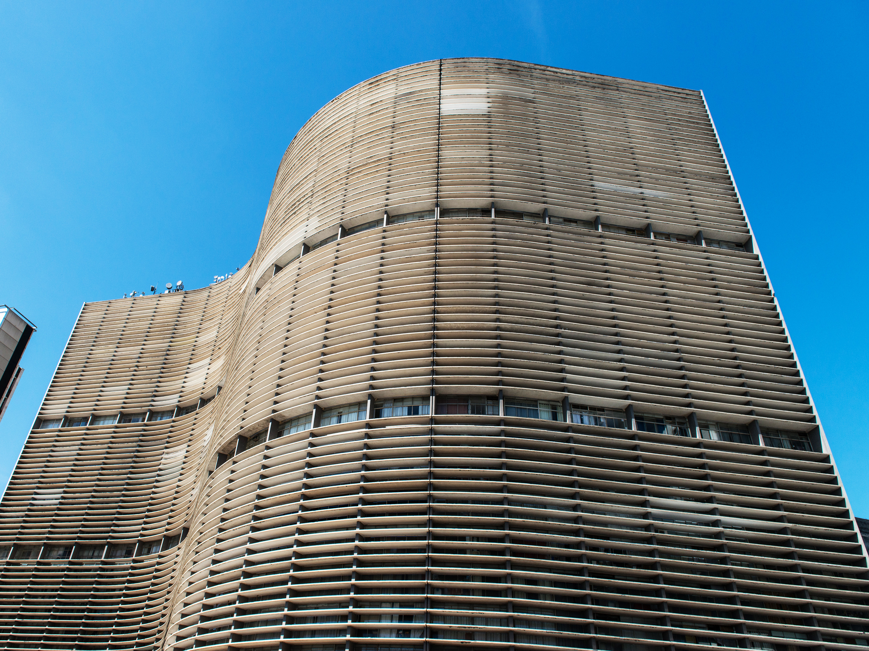 Prédio icônico de Niemeyer se torna residencial de alto padrão