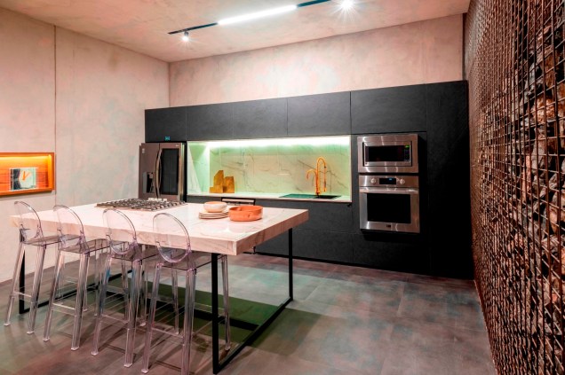 Cozinha do Loft Gabbro. Guel Arquitetos - CASACOR Brasília 2019