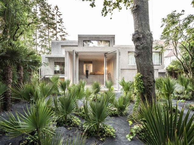 A Casa Morgana de J Mayer H de estilo brutalista  foi vencedora na categoria Projeto Residencial Revitalizado do Ano.