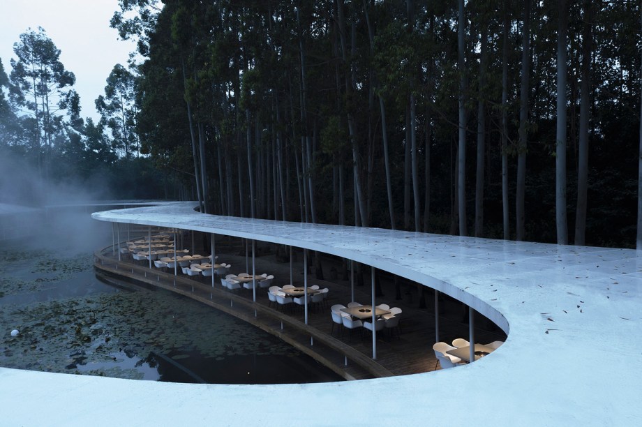 Garden Hotpot Restaurant, assinado pelo escritório MUDA Architects e vencedor na categoria Arquitetura de Hospitalidade.
