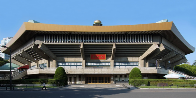 Também dos anos 60, o Nippon Budokan será sede das competições de judô. A arquitetura característica de Mamoru Tamada se destaca pela forma ortagonal que referencia os templos japoneses.