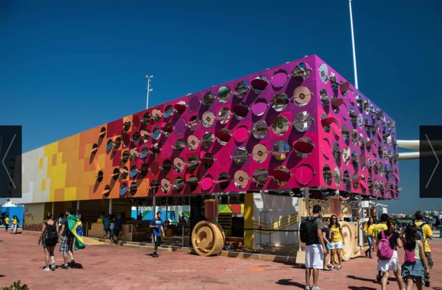 O Dancing Pavilion foi uma verdadeira sensação nos Jogos Olímpicos sediados no Rio de Janeiro, em 2016. A instalação temporária contava com sensores de movimento, que captavam a agitação na pista de dança e a transformava em energia para girar os espelhos da fachada.