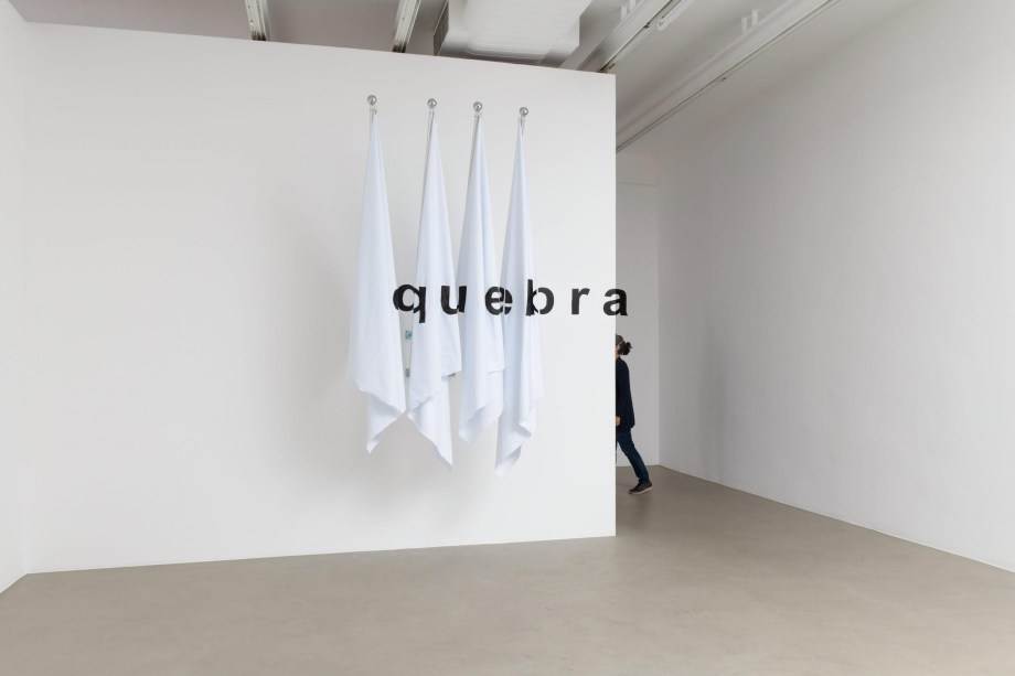 Renata Lucas, Quebra (2020) - Galeria Luisa Strina.