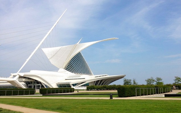 Pabellón Quadracci do Museu de Arte de Milwaukee de Santiago Calatrava, inspirado nas asas de uma mariposa.