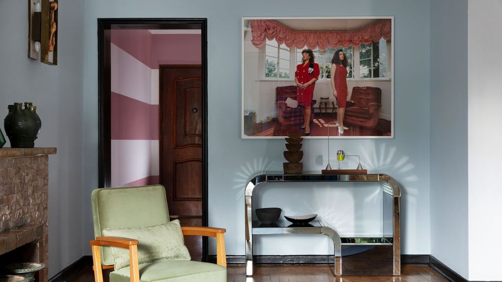 apartamento juliana vasconcelos elenco casacor profissionais decoração interiores vintage arquitetura obras de arte estante sofá são paulo