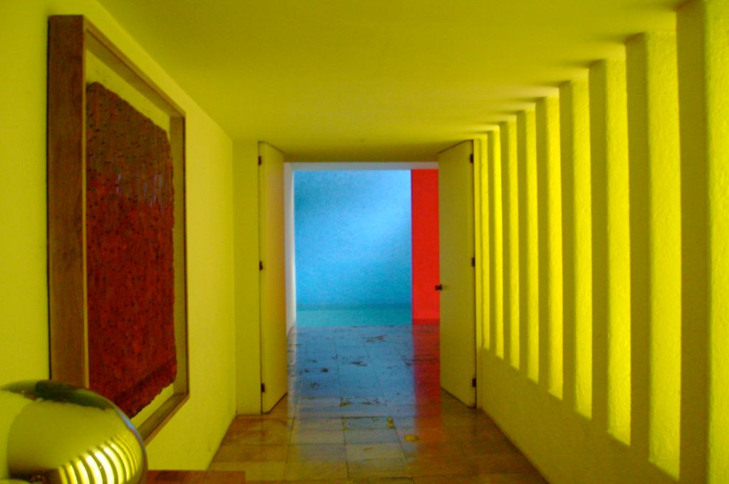 Interior da Casa Gilardi de Luis Barragán