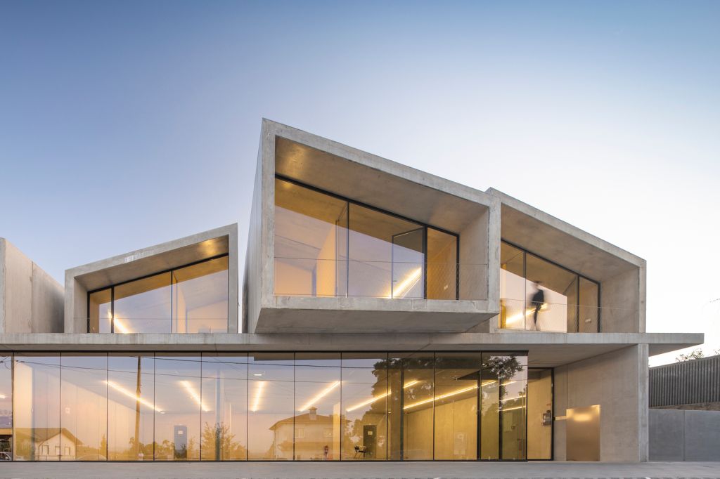 pré fabricados de 1000 m2 summary Portugal obra do ano 2021 vencedor projeto construção arquitetura