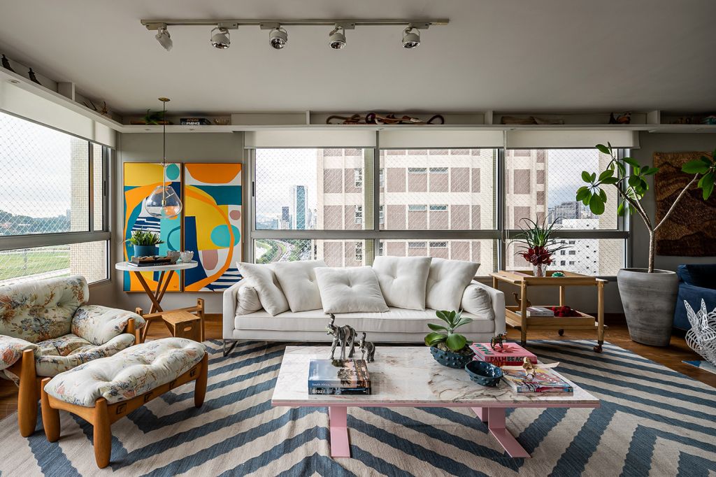 Ambientes integrados e cores marcam o décor do apartamento de Helô Marques