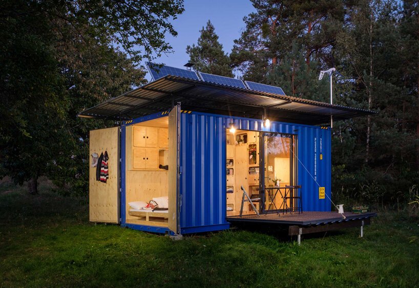 Casa container vista de fora é projeto da Pinup Houses