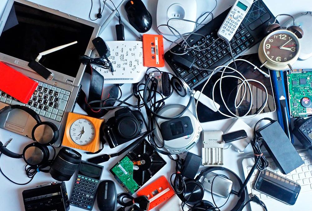 Como descartar eletrônicos obsoletos com segurança e responsabilidade? -  CASACOR