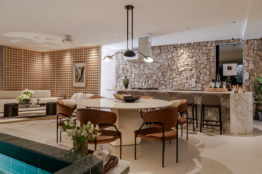 Dois A Arquitetura e Interiores - Lounge da Família. Projeto da CASACOR Bahia 2022.