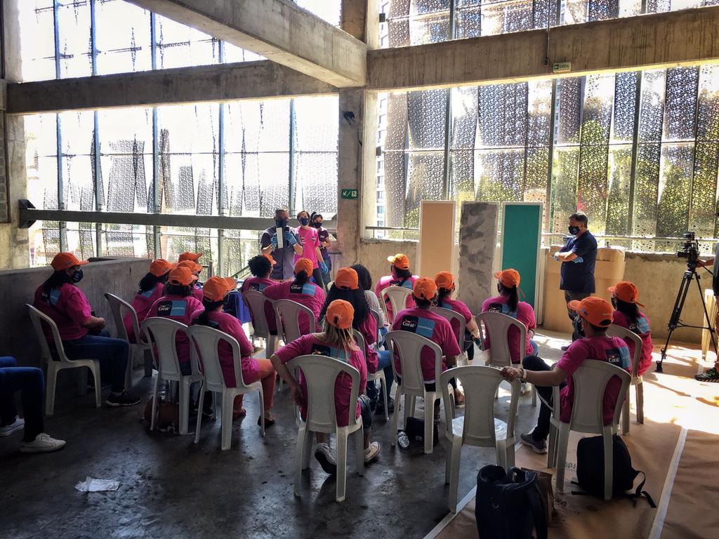 parceria Coral, Fazendinhando e CASACOR São Paulo para capacitação de mulheres pintoras
