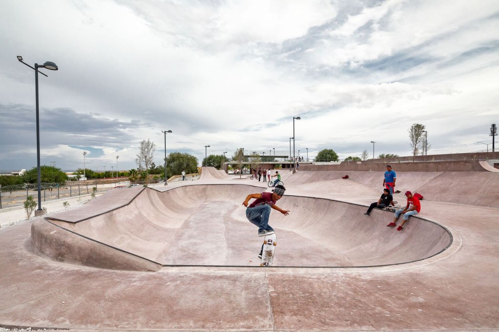 skatepark; méxico; arquitetura; deserto; centro urbano