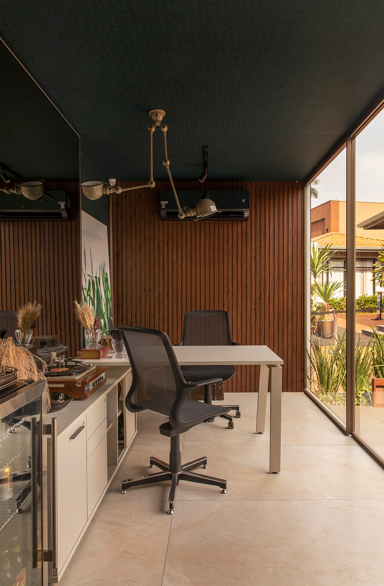 Atto Interiores - Home Office Agro, projeto da CASACOR Ribeirão Preto 2021.