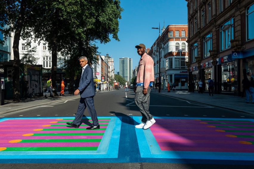 Yinka IIori desenvolve projeto que tem o objetivo de levar cores para as ruas de Londres